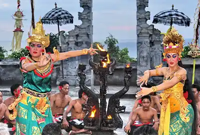 Uluwatu Temple и Кечак танц